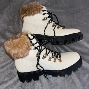Women’s fur boots size 7.5